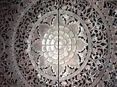 পুরানো-বালিকা গ্রামে ...