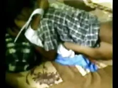 ব্রেকফাস্ট টেবিলে চো ...