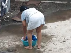 এক মহিলা বহু পুরুষ ন ...